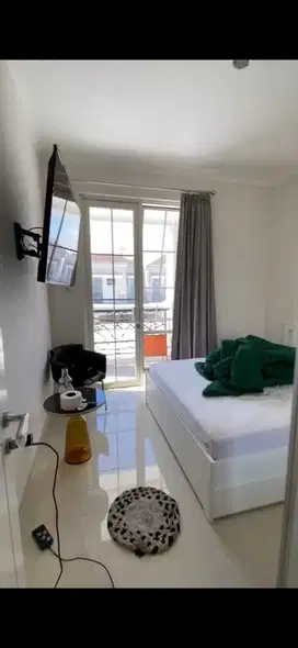 Disewakan Rumah Mewah  Di Podomoro Cluster Premium Anapuri Hadap Danau