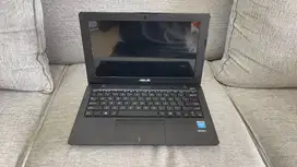 ASUS X200M | RAM 2GB | SSD SATA 128GB | Layar 11 HD | Mulus | Ready