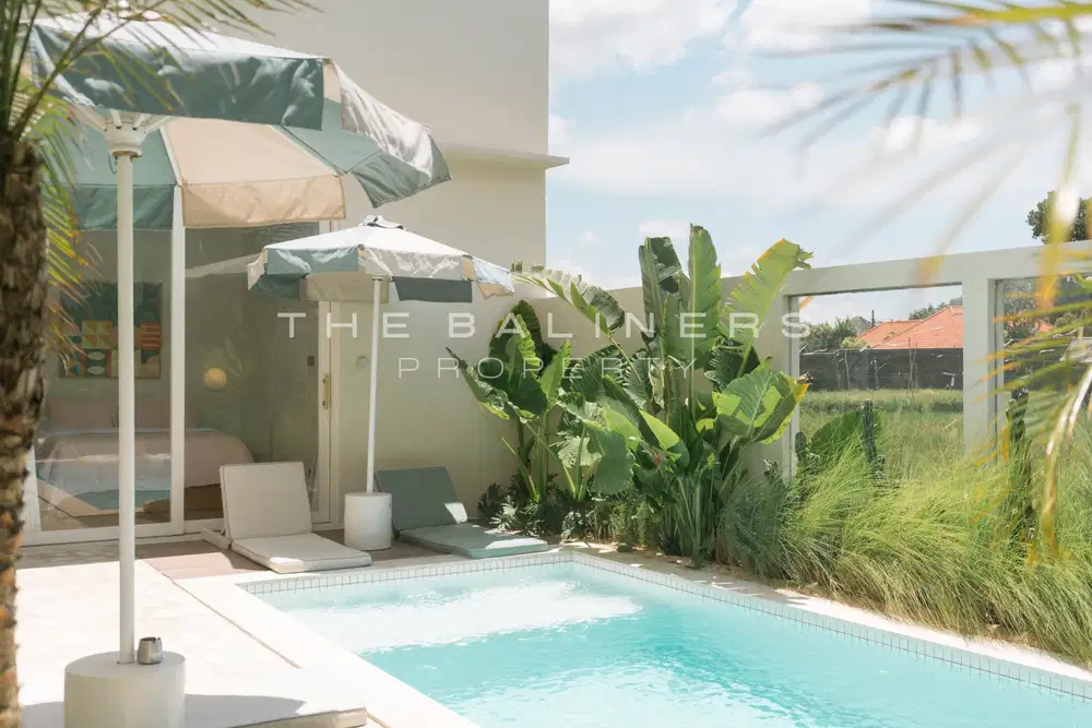 BALIFORNIAN ELEGANCE IN KEROBOKAN, STEPS FROM PETITENGET