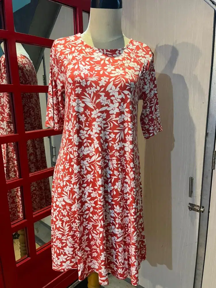 Dress wanita merah bunga