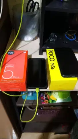 dijual 1 hp dan 1 kulkas