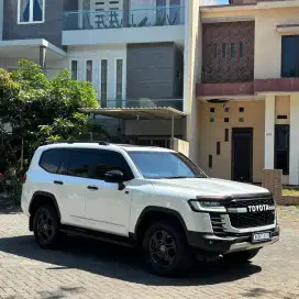 TOYOTA LAND CRUISER 300 GRA 4X4 AT 2023