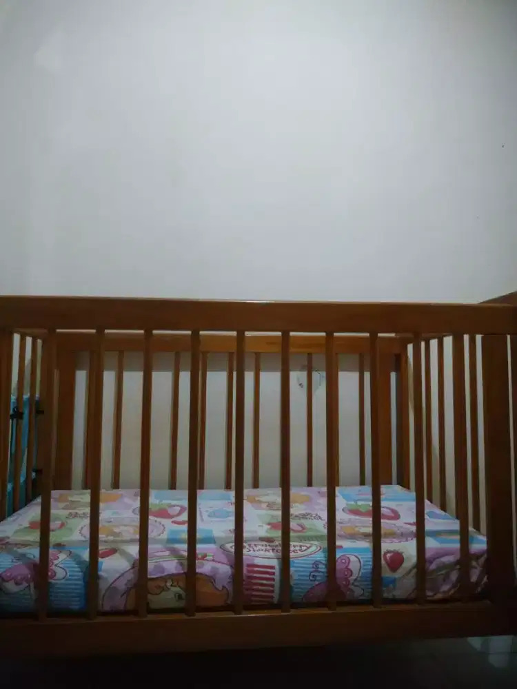 Tempat Tidur Bayi