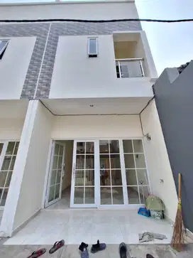 Di jual ruko 3lantai lokasi strategis siap pakai di kebon jeruk jakbar