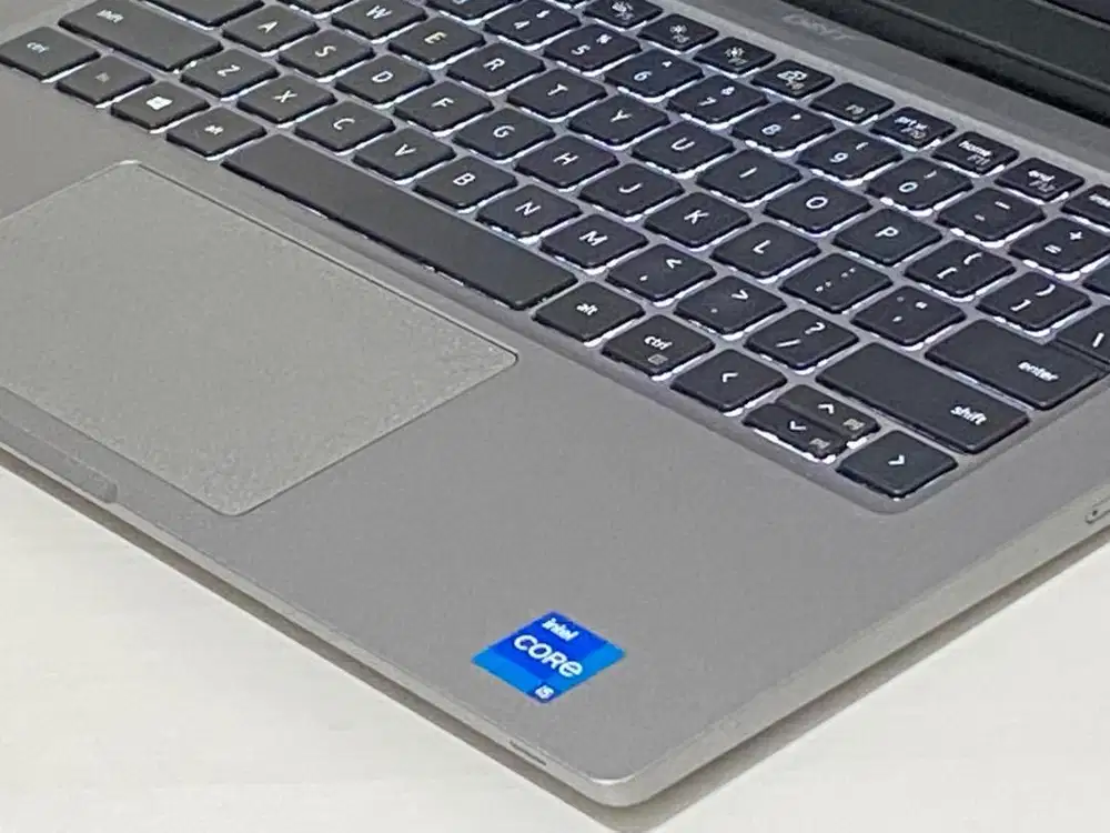 DIJUAL LAPTOP DELL CORE I5 GENERASI 11 RAM 16gb ssd 256 enteng slimm
