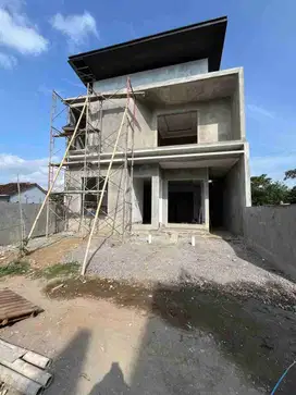 RUMAH MEWAH KONTEMPORER 2 LANTAI DALAM MINI CLUSTER DI MAGUWOHARJO DEPOK SLEMAN