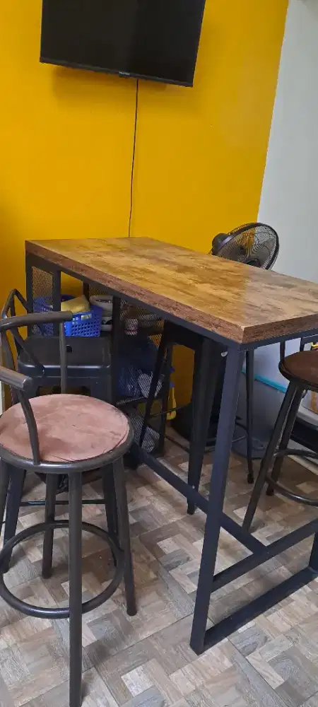 Meja bar merk informa