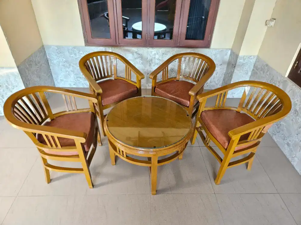 Bismillah dijual 1 set, meja bundar & 4 kursi kayu jati