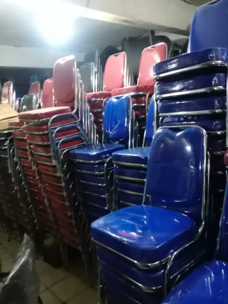 Reparasi dan jual kursi susun