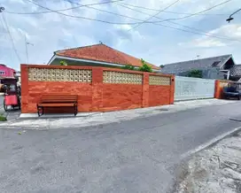 Rumah Dgn Halaman Luas di Banjarsari