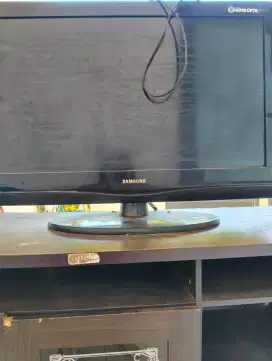 TV Samsung 32 inch dan mejanya