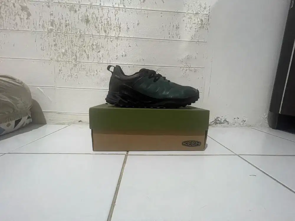 Sepatu Hiking Keen Zionic WP Original - Size US 10 / EU 43 Dark Forest