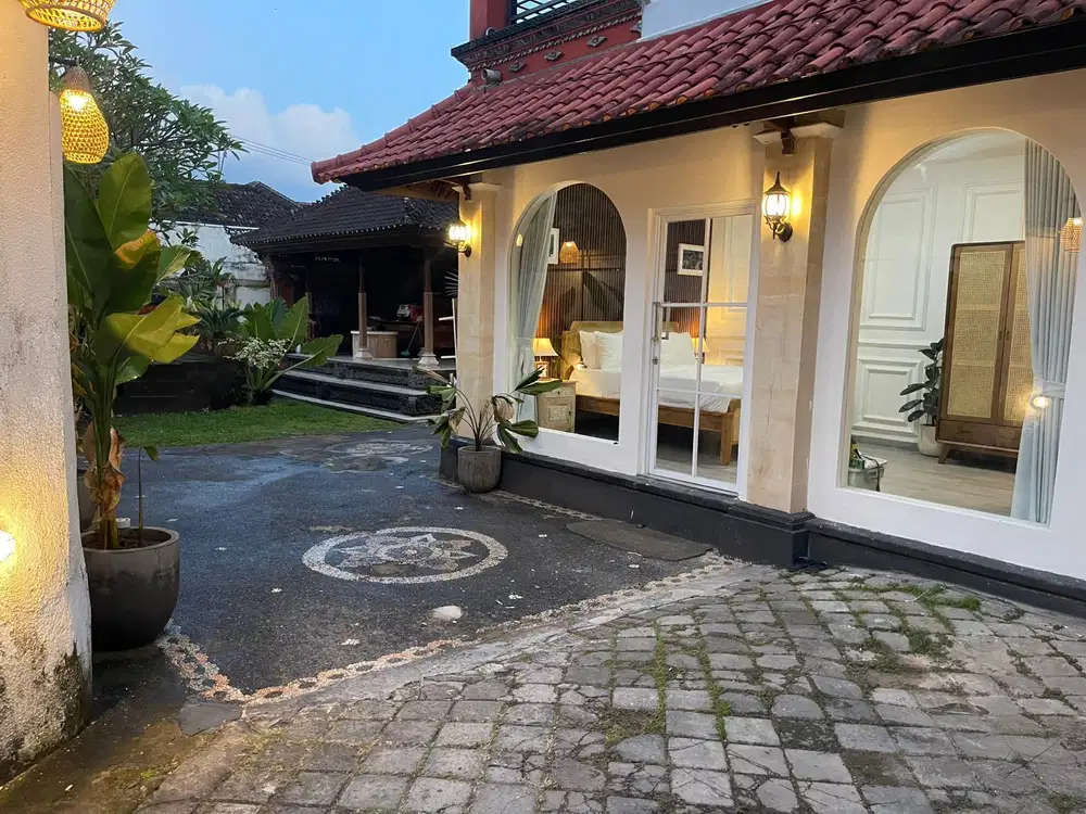 DIJUAL RUMAH SEMI VILLA LOKASI CELUK SUKAWATI GIANYAR