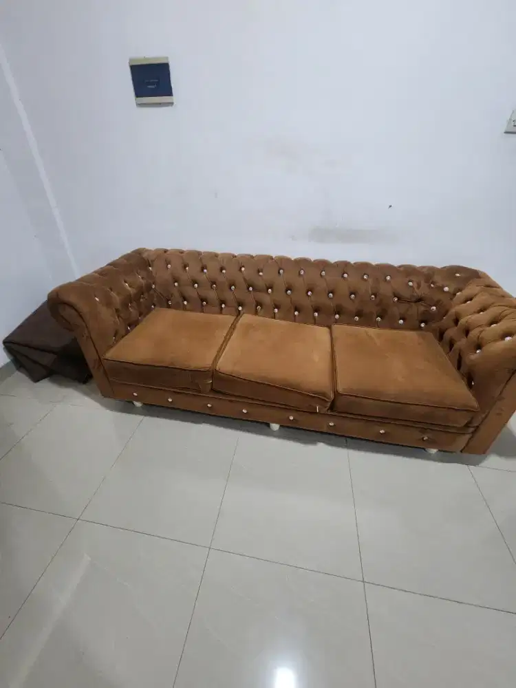 Sofa besar, busa empuk, kokoh, kuat, model kekinian