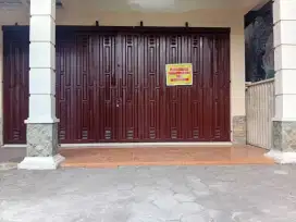 Ruko di wilayah pertokoan ramai (sebelah Pasar Kebondalem)