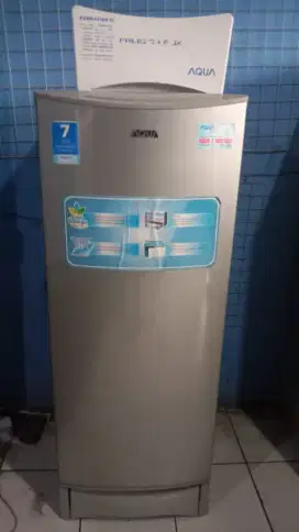 Dijual kulkas 1pintu merek AQUA rak Lengkap normal siap pakai nominus