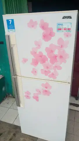 Dijual cepat kulkas Aqua 2pintu normal rak lengkap nominus harga nego
