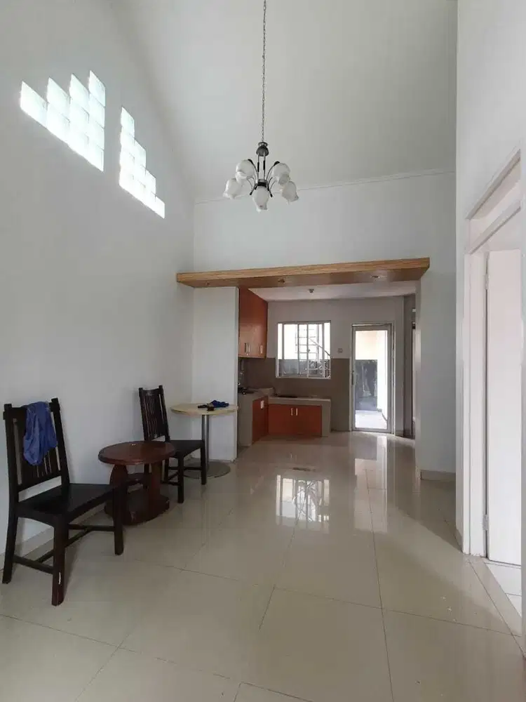 DISEWA RUMAH 2LT SEMIFURNISH SIAPHUNI SEJUK BAGUS DKET AEONMALL SSR827