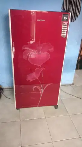 Dijual cepat kulkas POLYTRON 1Pintu body mulus rak lengkap normal