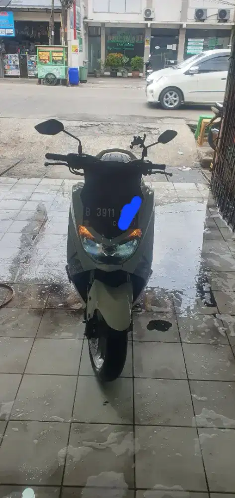 Nmax putih 2017