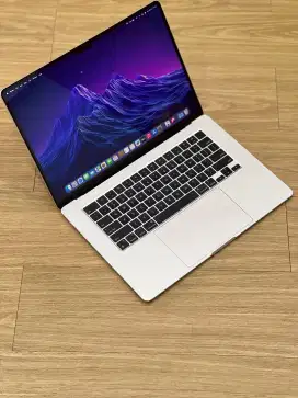 MacBook Air 2023 M2 , 15 inch , 8/256