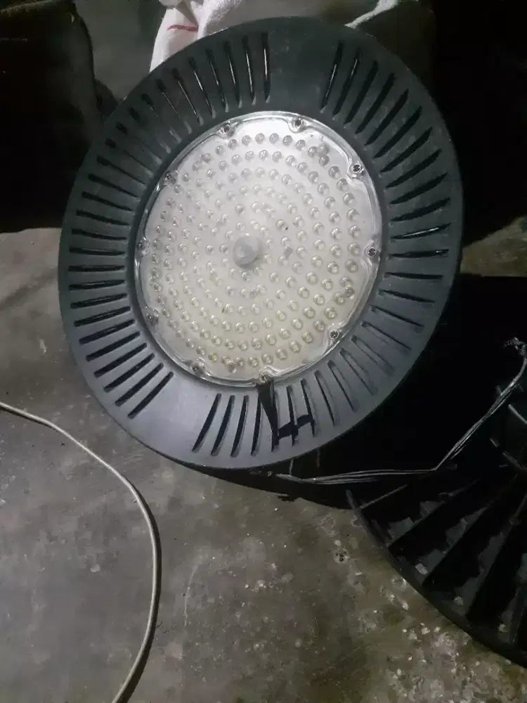 Lampu ufo gantung 150w