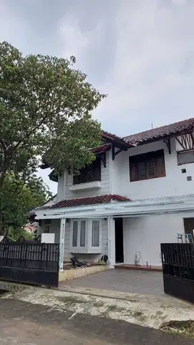 Sewa Rumah tahunan/bulanan di Bintaro sektor 5 lokasi strategis