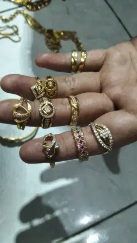 Beli emas dengan harga tinggi