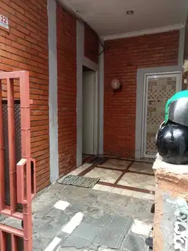 Dijual rumah luas bagus siap huni 2 lantai akses gg motor di Condet