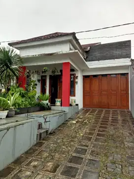 Rumah Luas Sukabumi Ada Kolam Renang View Gunung Gede Non Perum