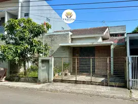 Rumah dengan Tanah 250, Lokasi Strategis di Jalur Utama
