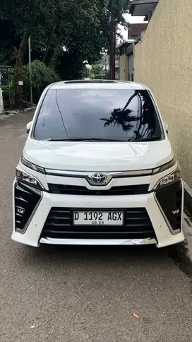 Toyota Voxy 2018 km 59rb Putih