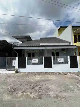RUMAH CANTIK TERAWAT LIKE NEW DI JALAN KALIURANG KM. 8.5 NGAGLIK SLEMAN