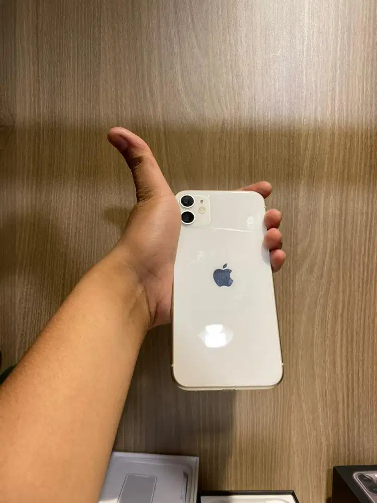 iPhone 11 64GB iBox