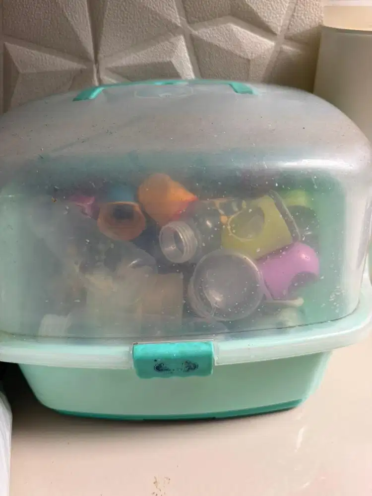 TEMPAT PENYIMPANAN BOTOL SUSU
