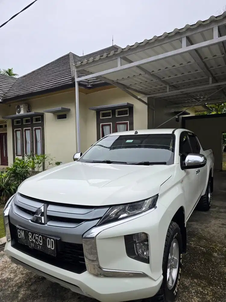 Triton 2,4 L DC GLS 4x4 M/T (sedia 2 unit)