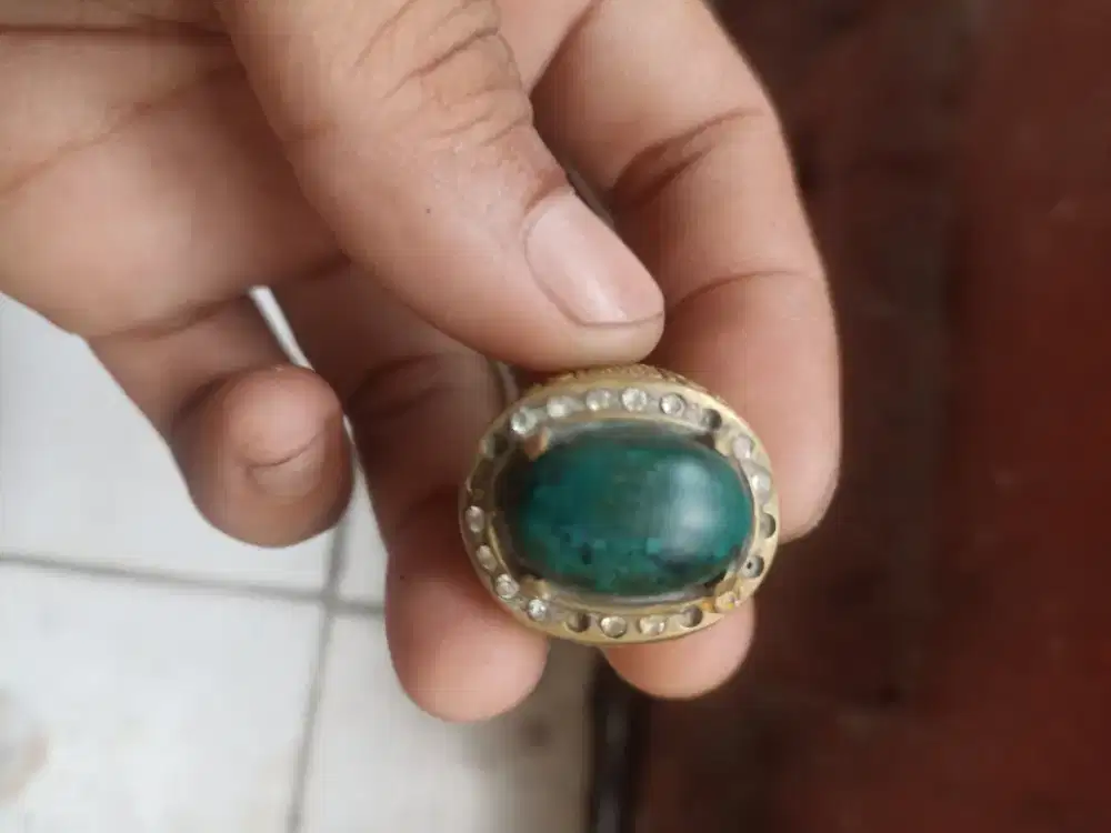 Batu bacan iketan kuning sari