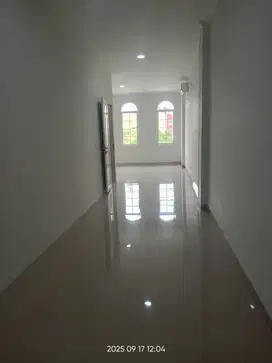 P Jes Disewakan Ruko 4 Lantai Hadap Jalan Greeen Lake City Min. 3 Thn