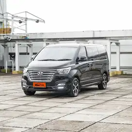 Hyundai H-1 Royale 2.4 bensin AT Hitam