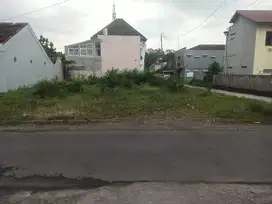Dijual Cepat Tanah Pekarangan Kosong 2 Muka/Hook Dekat RSA UGM Mlati