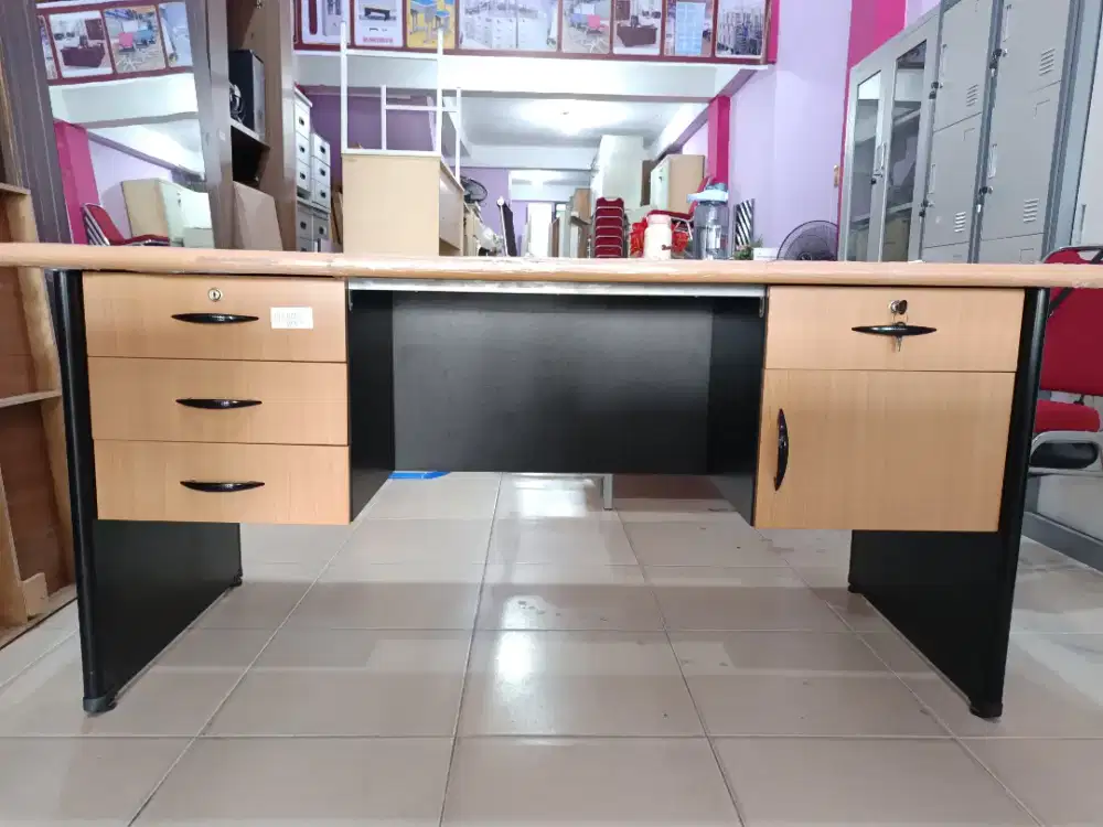 Meja Kerja 1 Biro