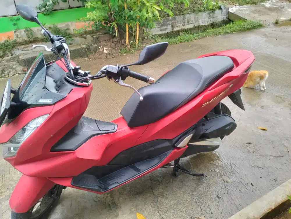 HONDA PCX 160 ABS TAHUN 2023 Warna merah