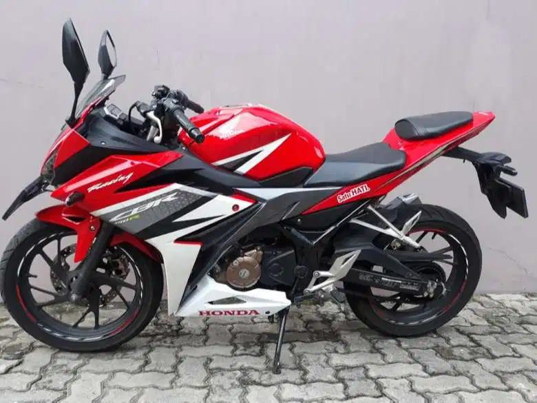 Honda CBR 150 Racing Red
