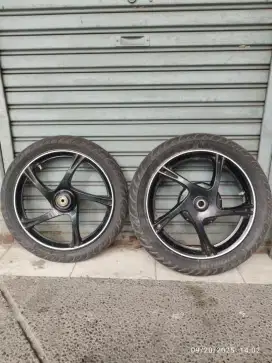 Velg YAMAHA XEON RC (original)