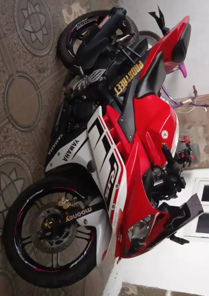 Yamaha R15 V2 2015