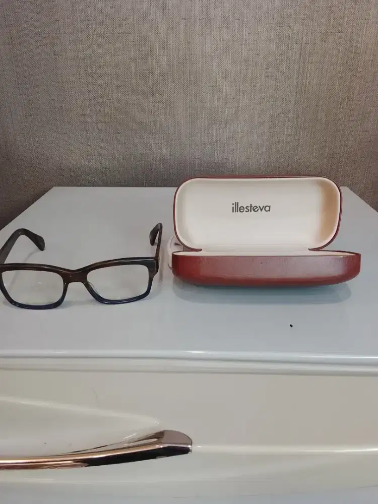 Ilesteva kaca mata minus