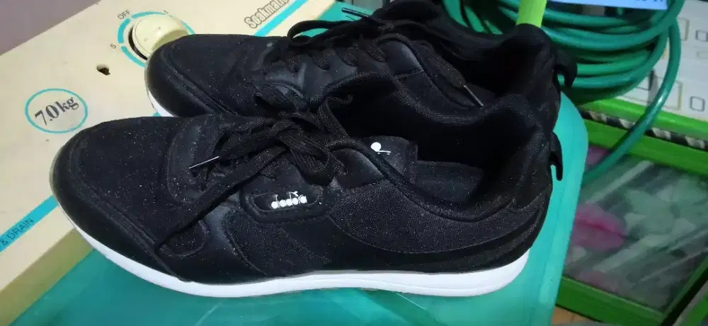 Sepatu Diadora Black White