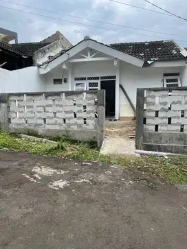 Dijual rumah di GRIYA KATULAMPA