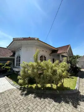 Rumah/villa lawang