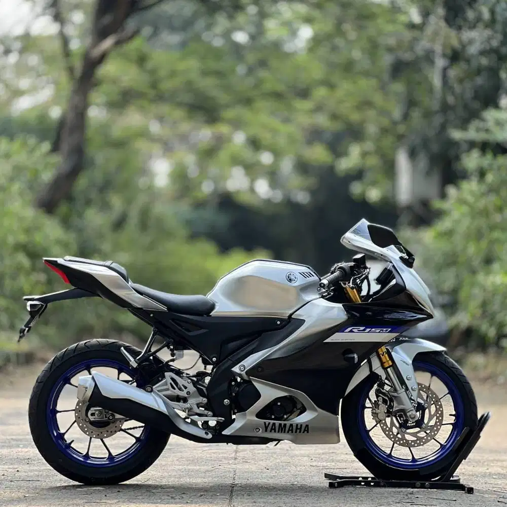 YAMAHA YZF R15M ABS QS SILVER 2023 KM 8K PAJAK PANJANG SIAP GASPOL